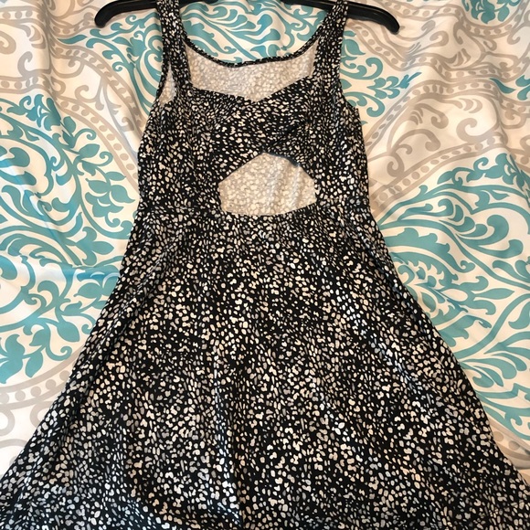 White and black fit and flare dress! - Picture 4 of 5